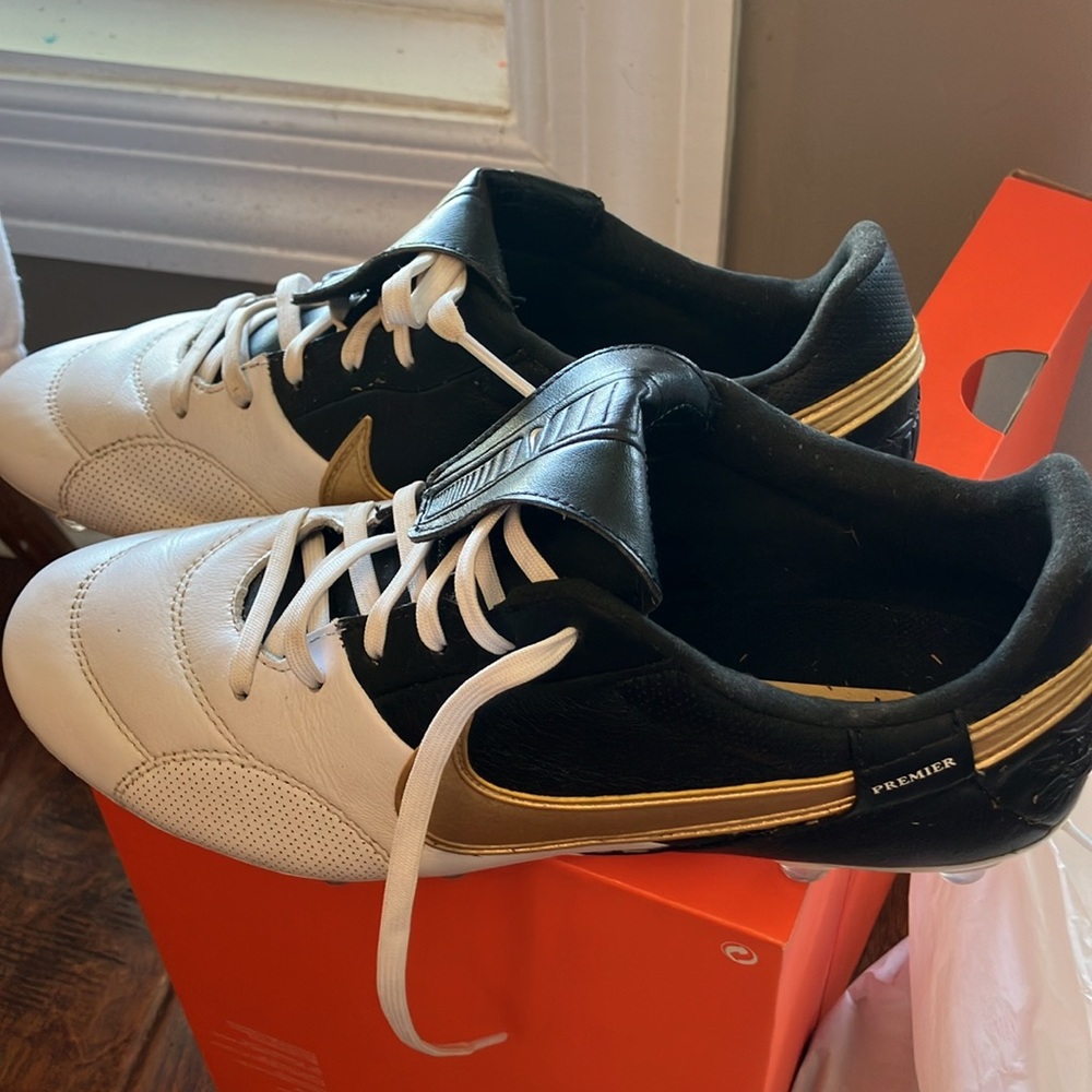 Nike Premier III FG Soccer Cleats Men’s size 7 or Women’s  size  8 clash pack